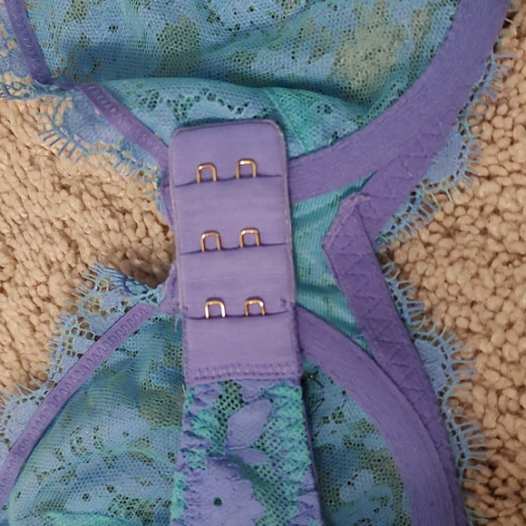 💐 EUC Victoria's Secret Unlined Eyelash Lace Underwire Bra, Mermaid Colors, 34 - Picture 8 of 8